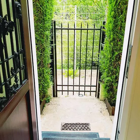Holiday home Pavillon - 15 Min De Paris - Gare A 300 M